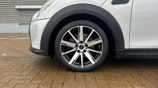 MINI Hatchback 1.5 Cooper Classic 3dr Auto Petrol Hatchback